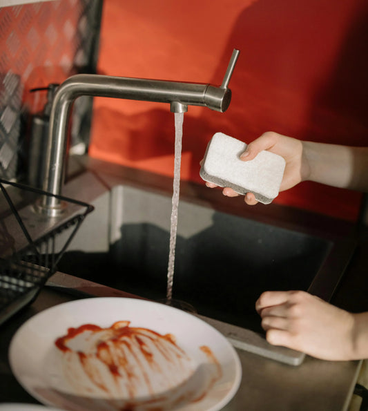 Human-Safe Kitchen Cleaning Tips: How to Clean with Less Chemical Residue